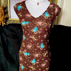 Brown flowered knee length women’s dress. Super cute size medium.